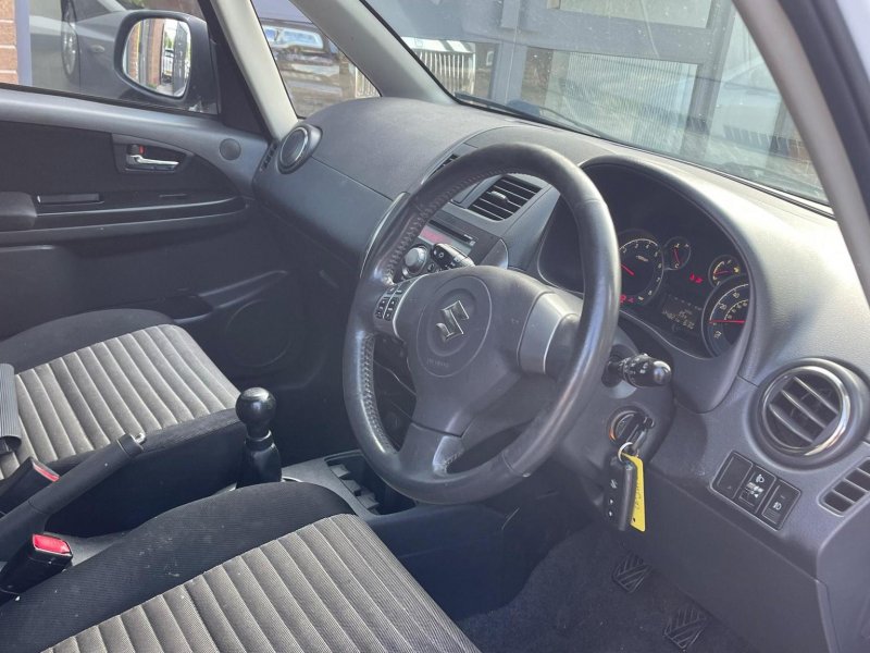 SUZUKI SX4