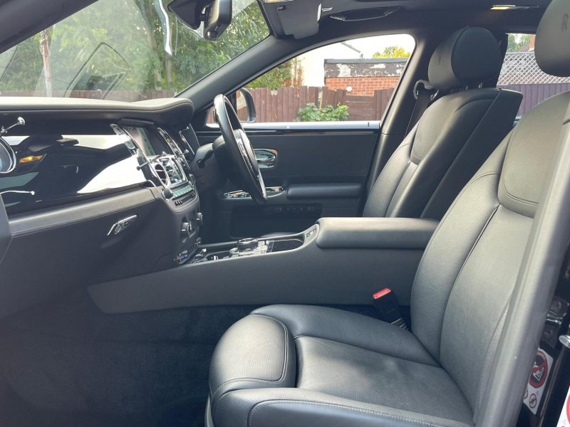 ROLLS-ROYCE GHOST