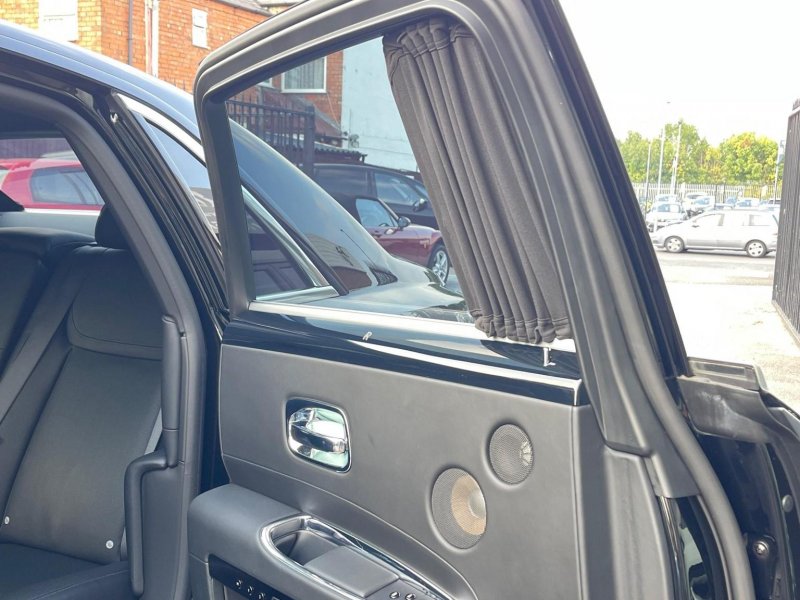 ROLLS-ROYCE GHOST