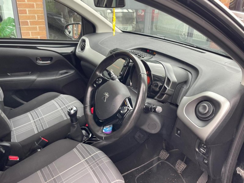 PEUGEOT 108