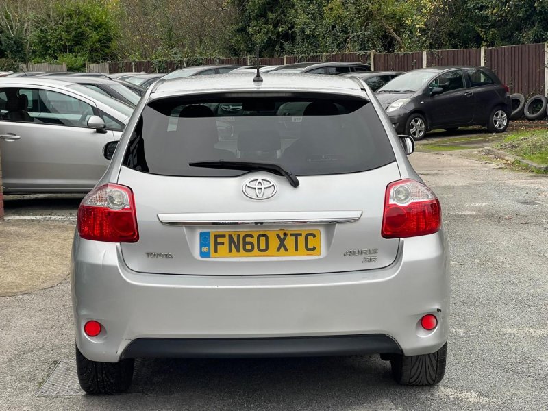 TOYOTA AURIS