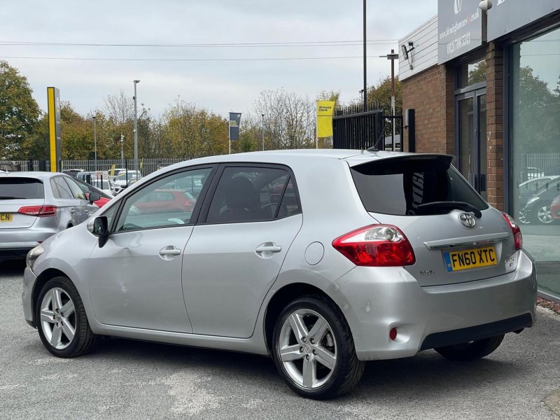 TOYOTA AURIS