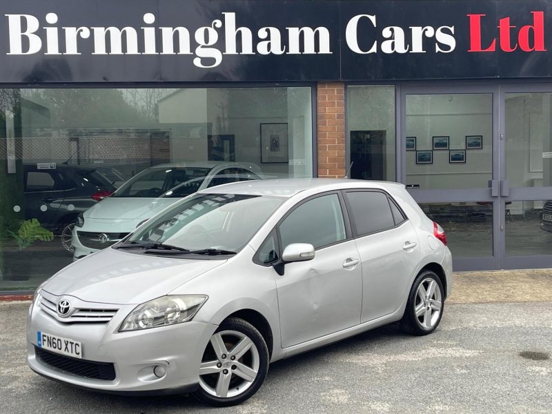 TOYOTA AURIS