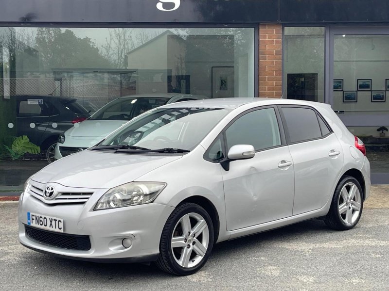 TOYOTA AURIS