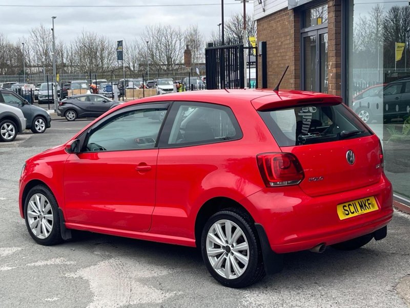 VOLKSWAGEN POLO