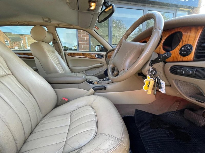 JAGUAR XJ