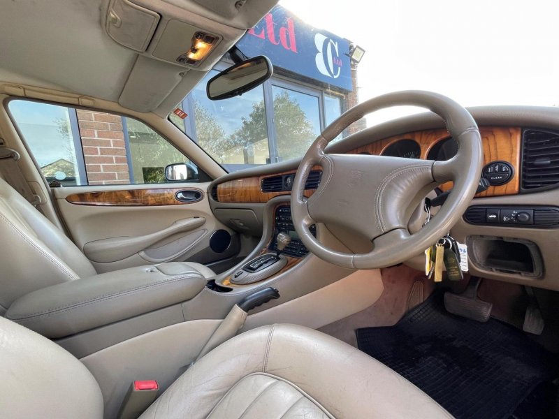 JAGUAR XJ