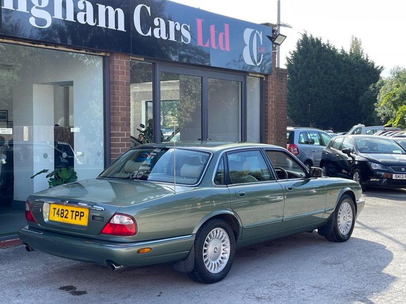 JAGUAR XJ