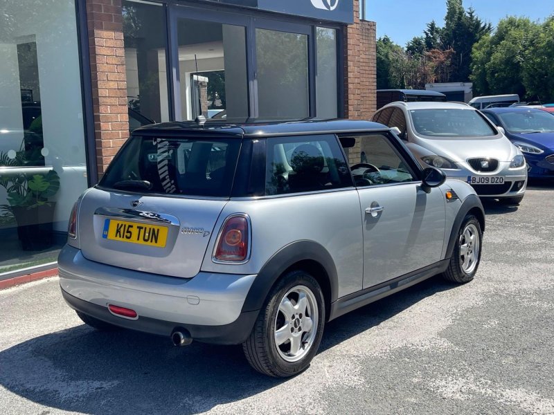 MINI HATCH