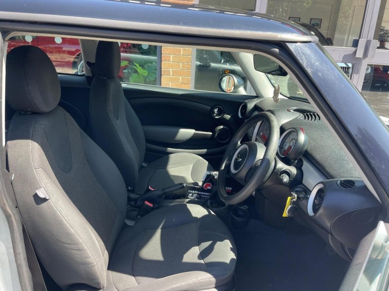 MINI HATCH