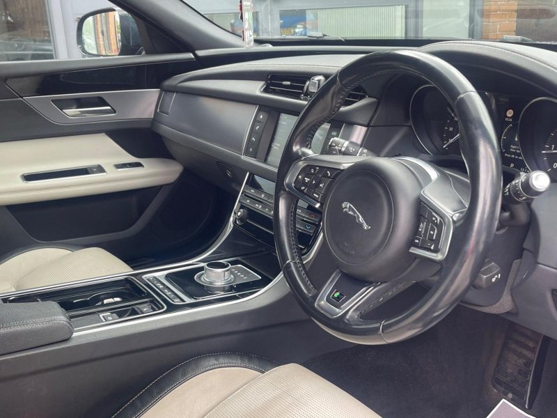JAGUAR XF